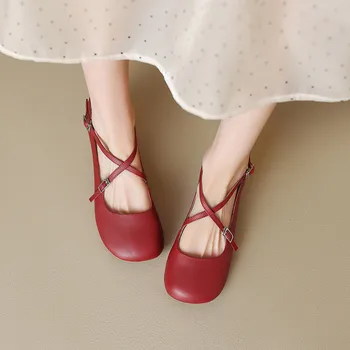 2023 Нова Дамски обувки от естествена кожа на дебелите ток с Появата на тока и Кръг пръсти, Реколта обувки от волска кожа на нисък ток С кукольной глава MaryJane, Меки Обувки