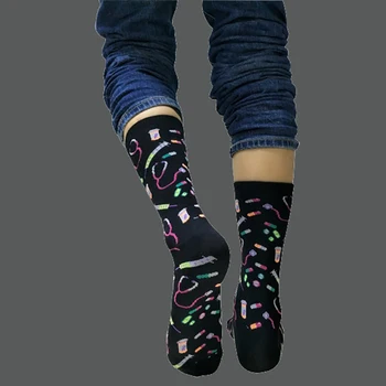 Q Дамски чорапи, абсорбиращи потта, европейски стил, дишащи памучни чорапи със средна дължина, черни мультяшные сладки забавни чорапи Happy kawaii за мъже