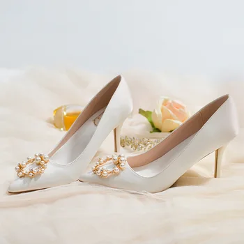 Женските сватбени обувки за младоженци на висок ток с остър бомбе, черно-червени сатенени обувки, перлени обувки на висок ток, бели сватбени обувки за жени